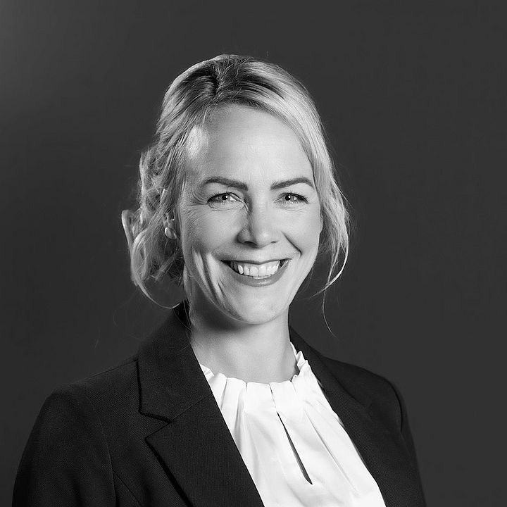  Angela Martin 